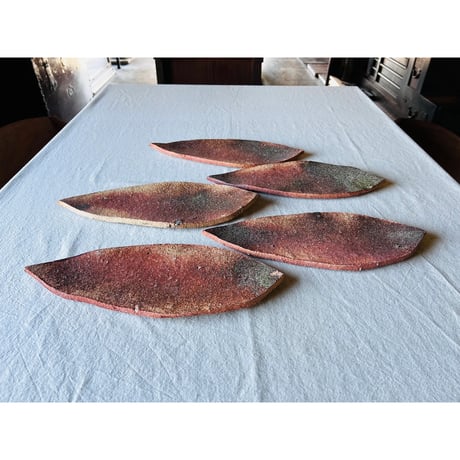 O−40 大平新五　信楽葉皿五枚組　　Shingo Ohira – Set of Five Shigaraki Leaf Plates