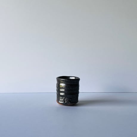 T−13 辻村史朗　織部引出し黒湯呑み　Shiro Tsujimura Oribe black teacup