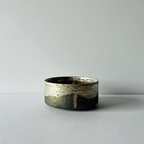 TN−110 谷井直人　黒御影銀彩たわみ小鉢 Naoto Tanii Black Mikage Silver Glaze Softly Distorted Bowl