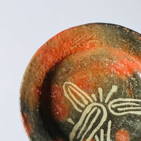 AK-1 赤楽　小皿　三点高台　笹文様　Akaraku Small Plate with Three-Pointed Base and Bamboo Pattern