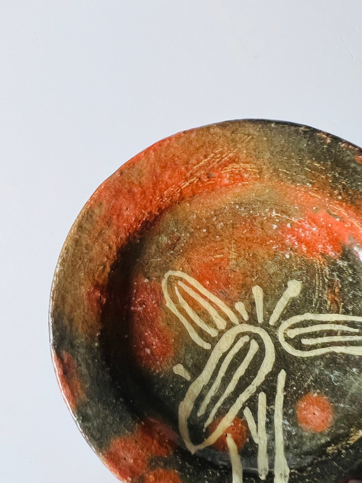 e2831 赤楽 図変 小皿 浅尾宗筌 共箱 径12cm 絵変 銘々皿 AK-1 赤楽 小皿 三点高台 笹文様 Akaraku Small Plate with Th