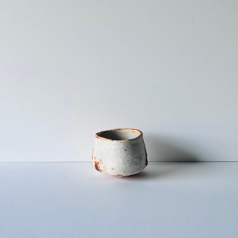 辻村史朗　志野茶碗　弍 企画展「辻村史朗 −茶盌」 – ZENBI | ZENBI -鍵善良房- KAGIZEN ART