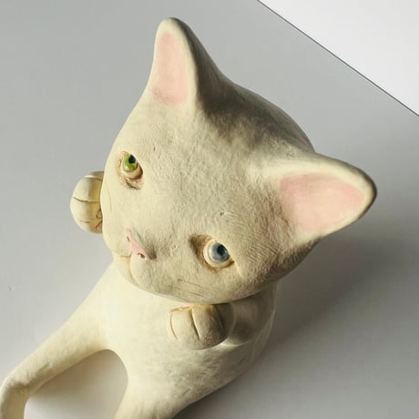 KMー2 鍵谷雅美　悩める猫　    Masami Kagiya Odd-Eyed White Cat