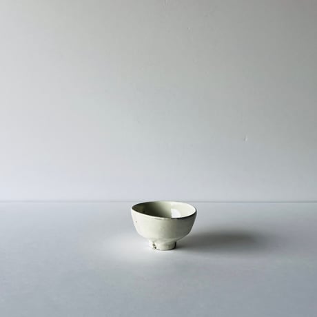 Tー37 辻村史朗　粉引きぐい呑み　共箱付 Shiro Tsujimura, Kohiki Sake Cup, with box