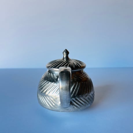 TN−95 谷井直人　銀彩しのぎポット　Silver-Glazed Teapot