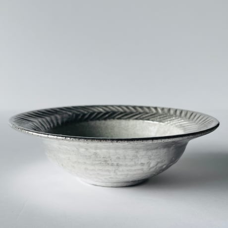 TNー71 谷井直人　銀彩ビードロしのぎリム皿　Naoto Tanii – Silver-Glazed Bidoro Shinogi Plate with Rim
