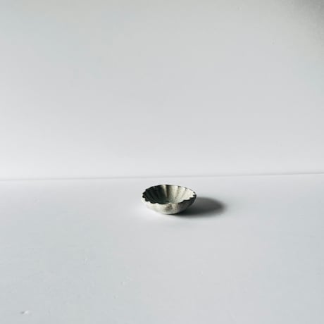 TNー47 谷井直人　銀彩ビードロ豆皿　Naoto Tanii, Silver-glazed Vidro Small Plate