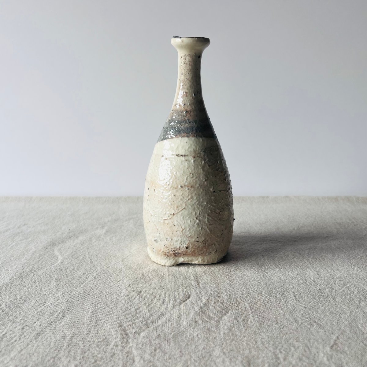 辻村史朗　粉引花入 T−128 辻村史朗 粉吹つる首花入 共箱付 Shiro Tsujimura Kohiki C
