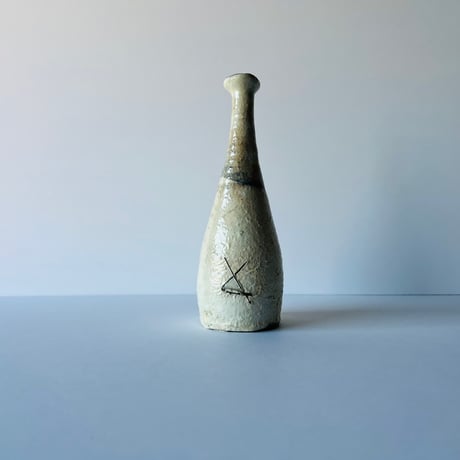T−103 辻村史朗　粉吹つる首花入　共箱有　Shiro Tsujimura Kohiki Tsurukubi Hanaire (Kohiki Long-neck Flower Vase)