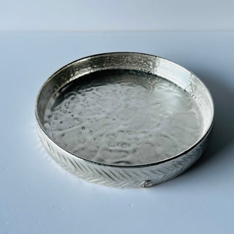 TN−69 谷井直人　銀彩しのぎリム皿　Naoto Tanii – Silver-Glazed Shinogi Rim Plate