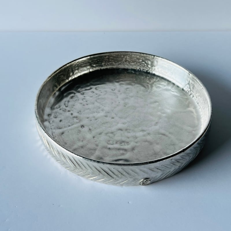 TNー69谷井直人 銀彩しのぎリム皿 Naoto Tanii – Silver-Glazed