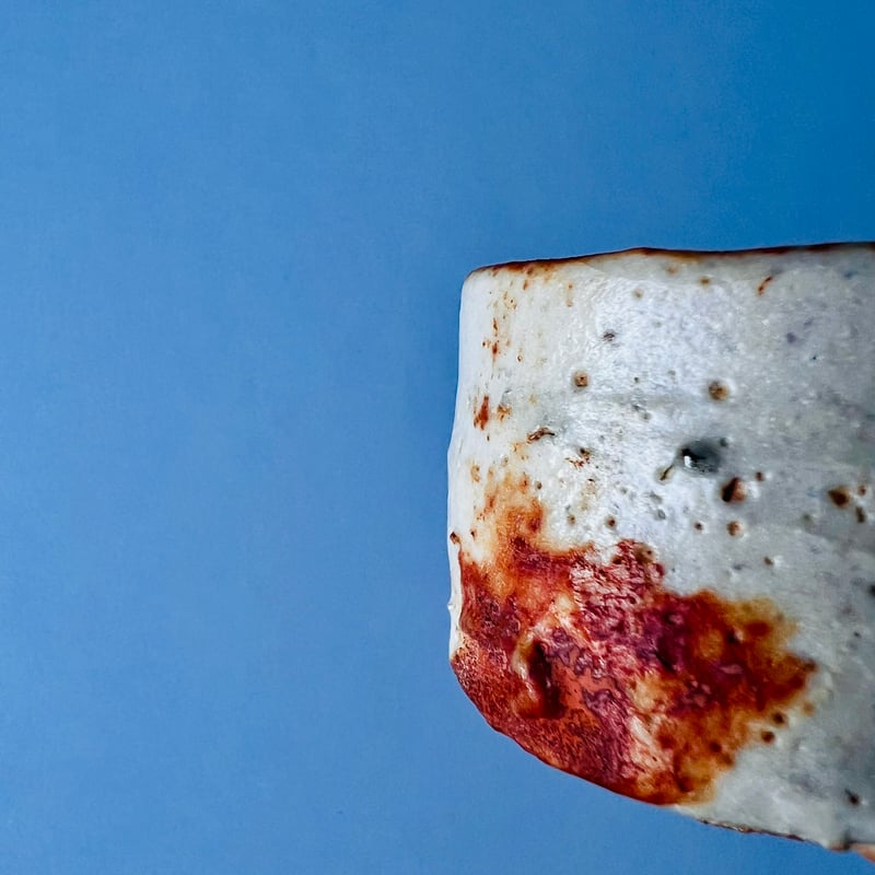 T−17 辻村史朗 志野ぐい呑 共箱付 Shiro Tsujimura Shino sake