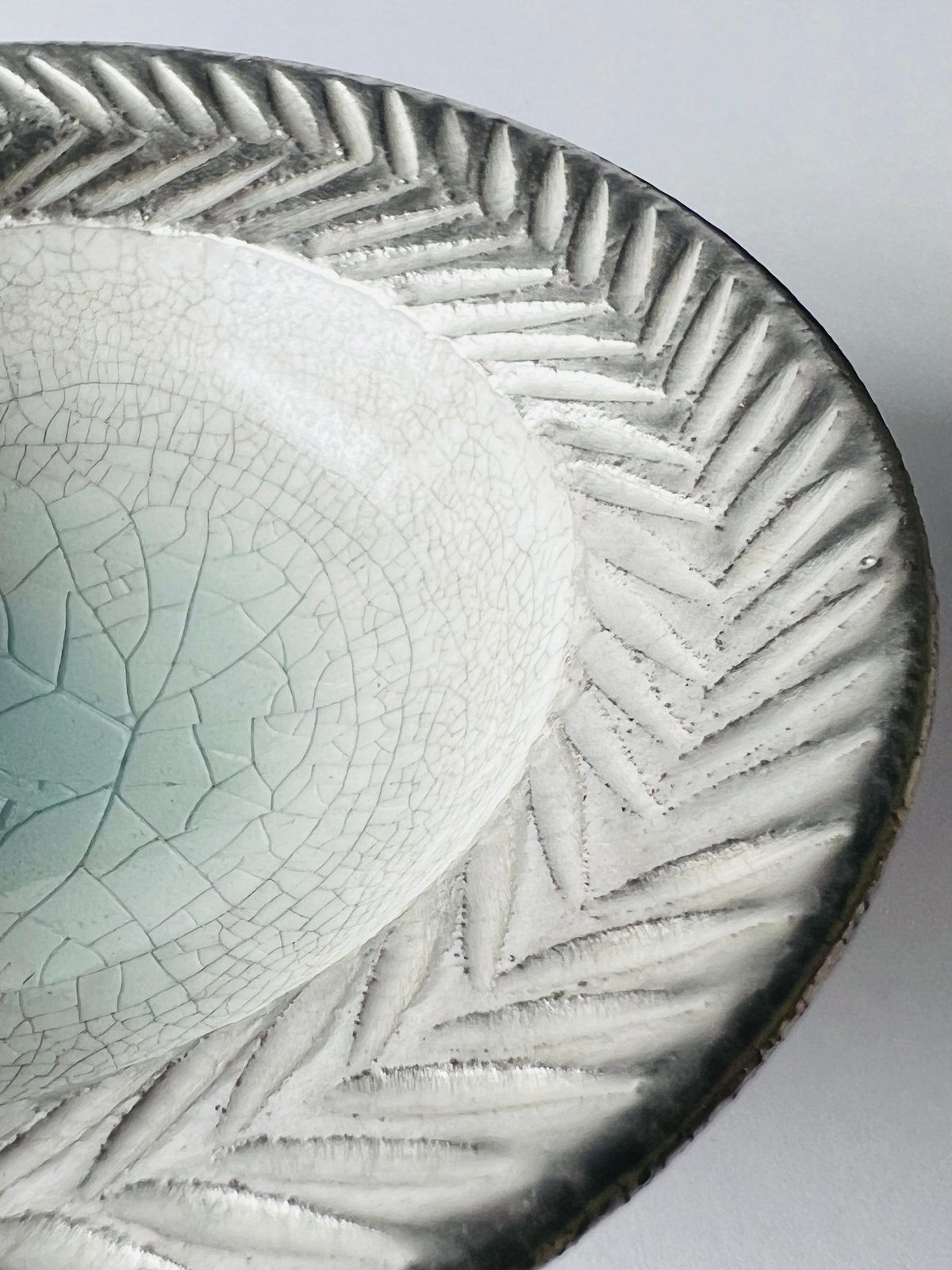 TNー71 谷井直人 銀彩ビードロしのぎリム皿 Naoto Tanii – Silver-Gl