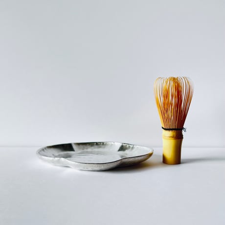 TN−115 谷井直人　総銀彩木瓜小皿 Full Silver Glaze Mokko Plate