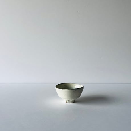 Tー37 辻村史朗　粉引きぐい呑み　共箱付 Shiro Tsujimura, Kohiki Sake Cup, with box