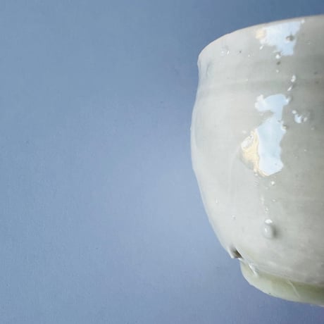 Tー92 辻村史朗　磁土ぐい呑　共箱有　Shiro Tsujimura Porcelain clay sake cup
