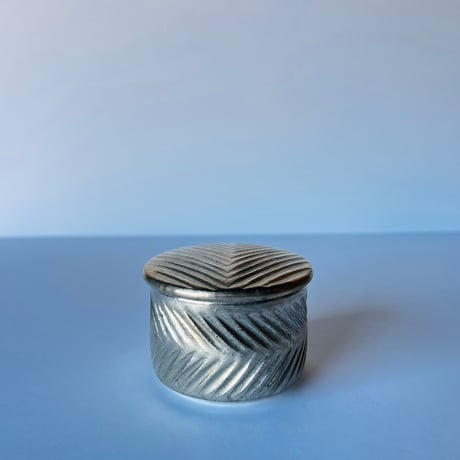 TN−96 谷井直人　銀彩しのぎボンボ二エール　Silver-Glazed Shinogi Bonbonnière