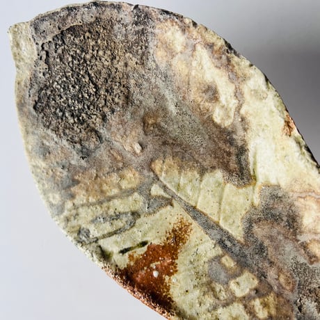 T−118 辻村史朗　伊賀葉皿　共箱付　Shiro Tsujimura Leaf-Shaped Plate