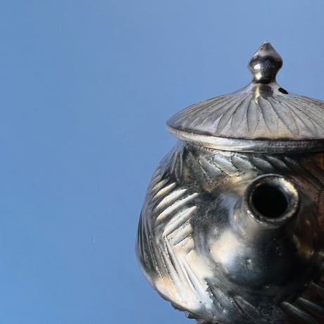TN−94 谷井直人　銀彩しのぎポット　Silver-Glazed Teapot
