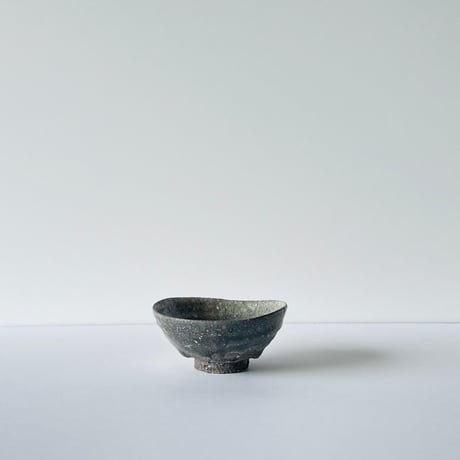 F−8 古谷和也　信楽ぐい呑　共箱付　Kazuya Furutani – Shigaraki Guinomi with Tomobako (Original Wooden Box)
