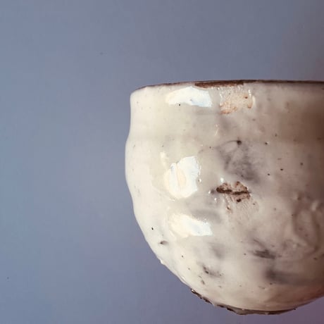 Tー83 辻村史朗　粉吹ぐい呑　共箱有　Shiro Tsujimura “Kohiki Guinomi” (White Slip-Coated Sake Cup)