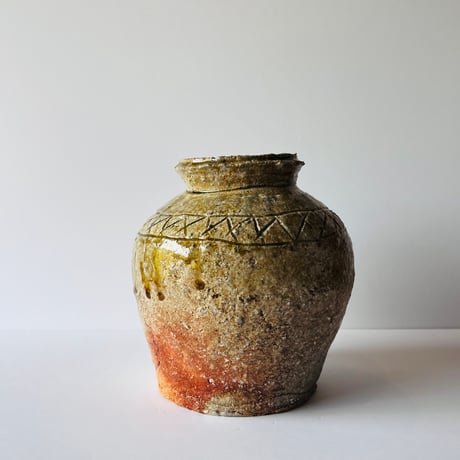 F−16 古谷和也　信楽蹲 （うずくまる）共箱付　Kazuya Furutani – Shigaraki “Uzukumaru” with Tomobako (Original Wooden Box)