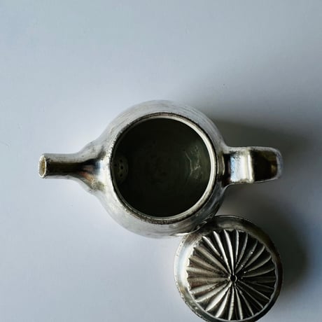 TN−34 谷井直人　銀彩ポット　TN-34 Naoto Tanii Silver-glazed pot