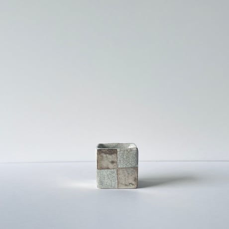 TN−1 谷井直人　銀彩ビードロ四角小鉢　Naoto Tanii: Silver-glazed square small bowl