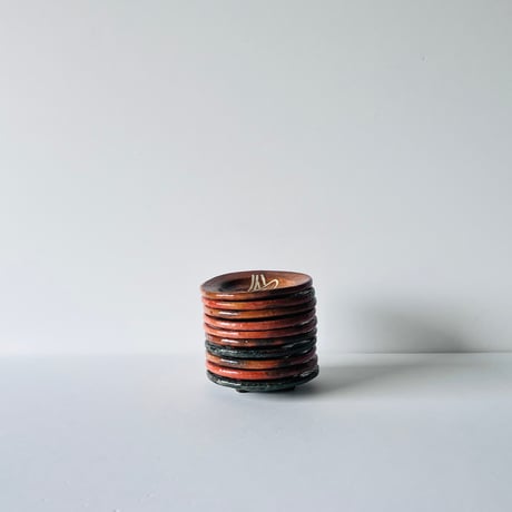 AK-1 赤楽　小皿　三点高台　笹文様　Akaraku Small Plate with Three-Pointed Base and Bamboo Pattern