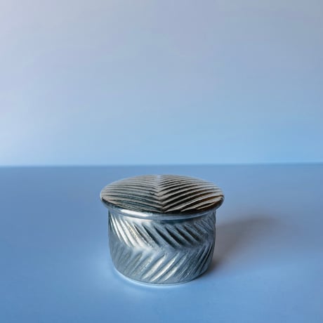 TN−97 谷井直人　銀彩しのぎボンボニエール　Silver-Glazed Shinogi Bonbonnière
