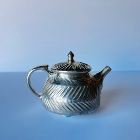 TN−95 谷井直人　銀彩しのぎポット　Silver-Glazed Teapot
