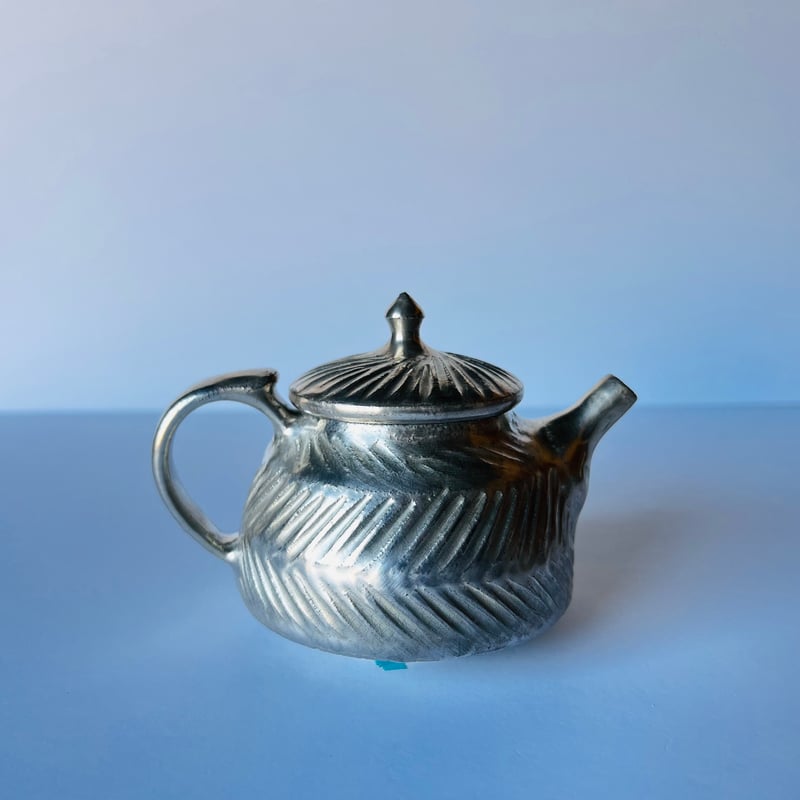 TN−95 谷井直人 銀彩しのぎポット Silver-Glazed Teapot | GARA