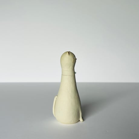 KM−4 鍵谷雅美　白い猫のアロマディフューザー　    Masami Kagiya  White Cat Aroma Diffuser