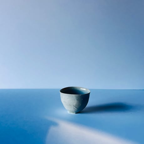 Tー92 辻村史朗　磁土ぐい呑　共箱有　Shiro Tsujimura Porcelain clay sake cup