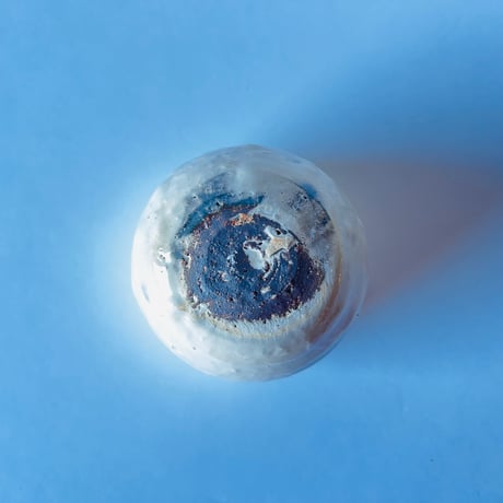 Tー82 辻村史朗　粉吹きぐい呑　共箱有　Shiro Tsujimura “Kohiki Guinomi” (White Slip-Coated Sake Cup)