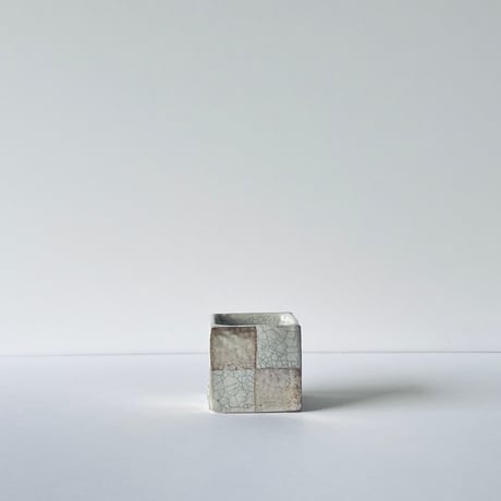 TN−1 谷井直人　銀彩ビードロ四角小鉢　Naoto Tanii: Silver-glazed square small bowl