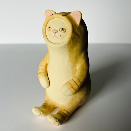 KMー9 鍵谷雅美　茶虎のの着ぐるみの白猫　    Masami Kagiya White Cat in a Tea Tiger Costume