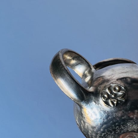 TN−93 谷井直人　銀彩ポット小　Small Silver-Glazed Teapot