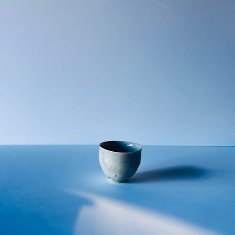 Tー92 辻村史朗　磁土ぐい呑　共箱有　Shiro Tsujimura Porcelain clay sake cup