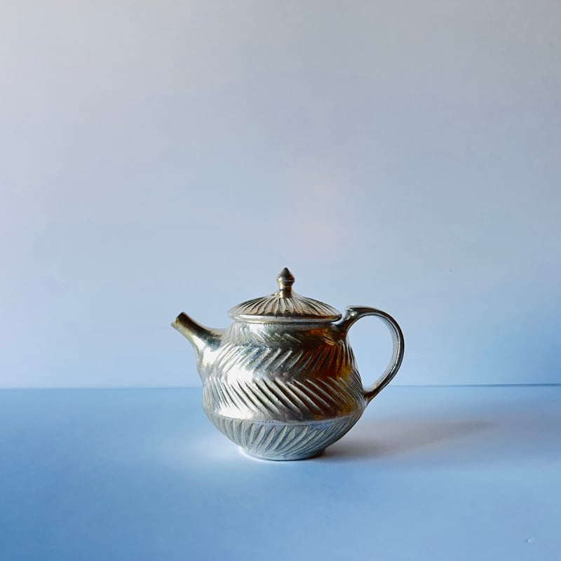 TN−94 谷井直人 銀彩しのぎポット Silver-Glazed Teapot | GARA