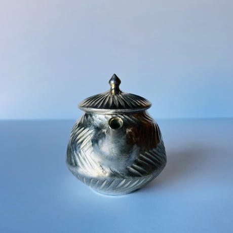 TN−94 谷井直人　銀彩しのぎポット　Silver-Glazed Teapot