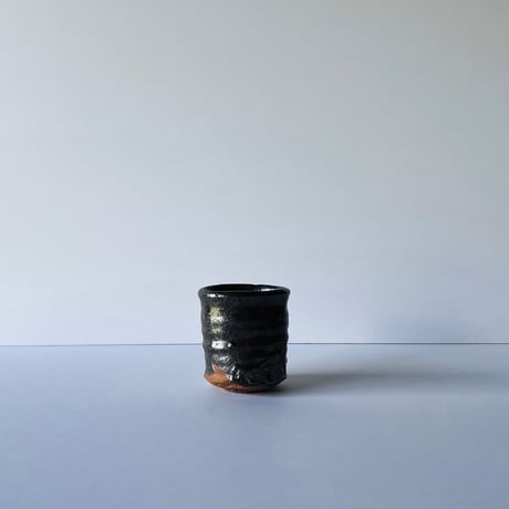 T−13 辻村史朗　織部引出し黒湯呑み　Shiro Tsujimura Oribe black teacup