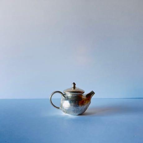 TN−93 谷井直人　銀彩ポット小　Small Silver-Glazed Teapot