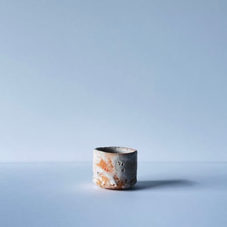 T−16 辻村史朗　志野ぐい呑　共箱付　Shiro Tsujimura Shino sake cup