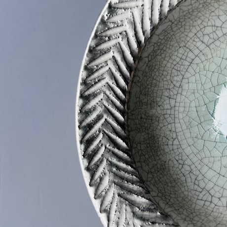 TNー71 谷井直人　銀彩ビードロしのぎリム皿　Naoto Tanii – Silver-Glazed Bidoro Shinogi Plate with Rim