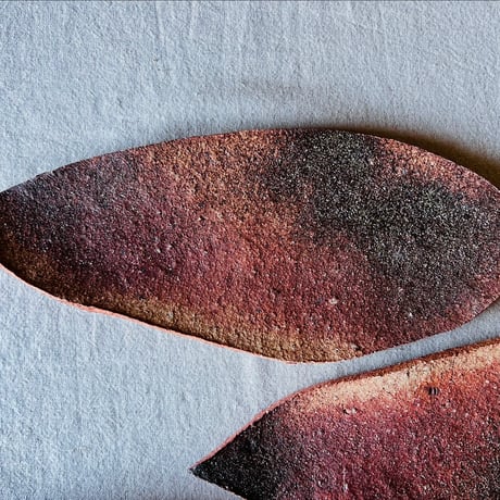 O−40 大平新五　信楽葉皿五枚組　　Shingo Ohira – Set of Five Shigaraki Leaf Plates