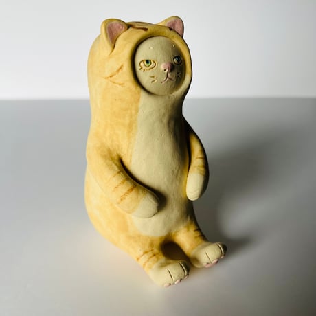 KMー9 鍵谷雅美　茶虎のの着ぐるみの白猫　    Masami Kagiya White Cat in a Tea Tiger Costume