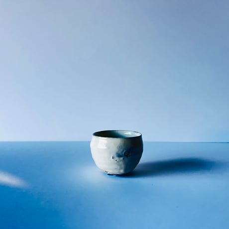 Tー84 辻村史朗　粉吹ぐい呑　共箱有　Shiro Tsujimura “Kohiki Guinomi” (White Slip-Coated Sake Cup)