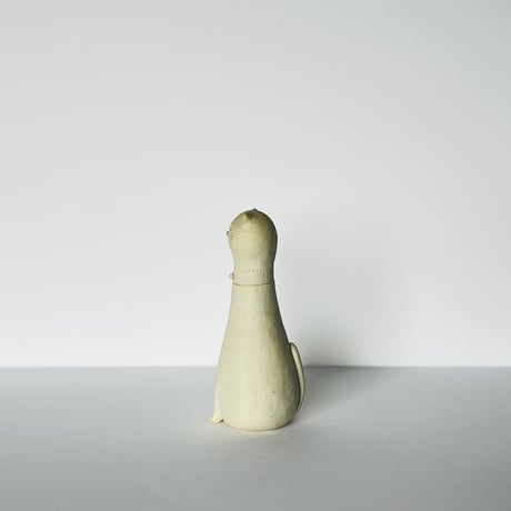 KM−4 鍵谷雅美　白い猫のアロマディフューザー　    Masami Kagiya  White Cat Aroma Diffuser