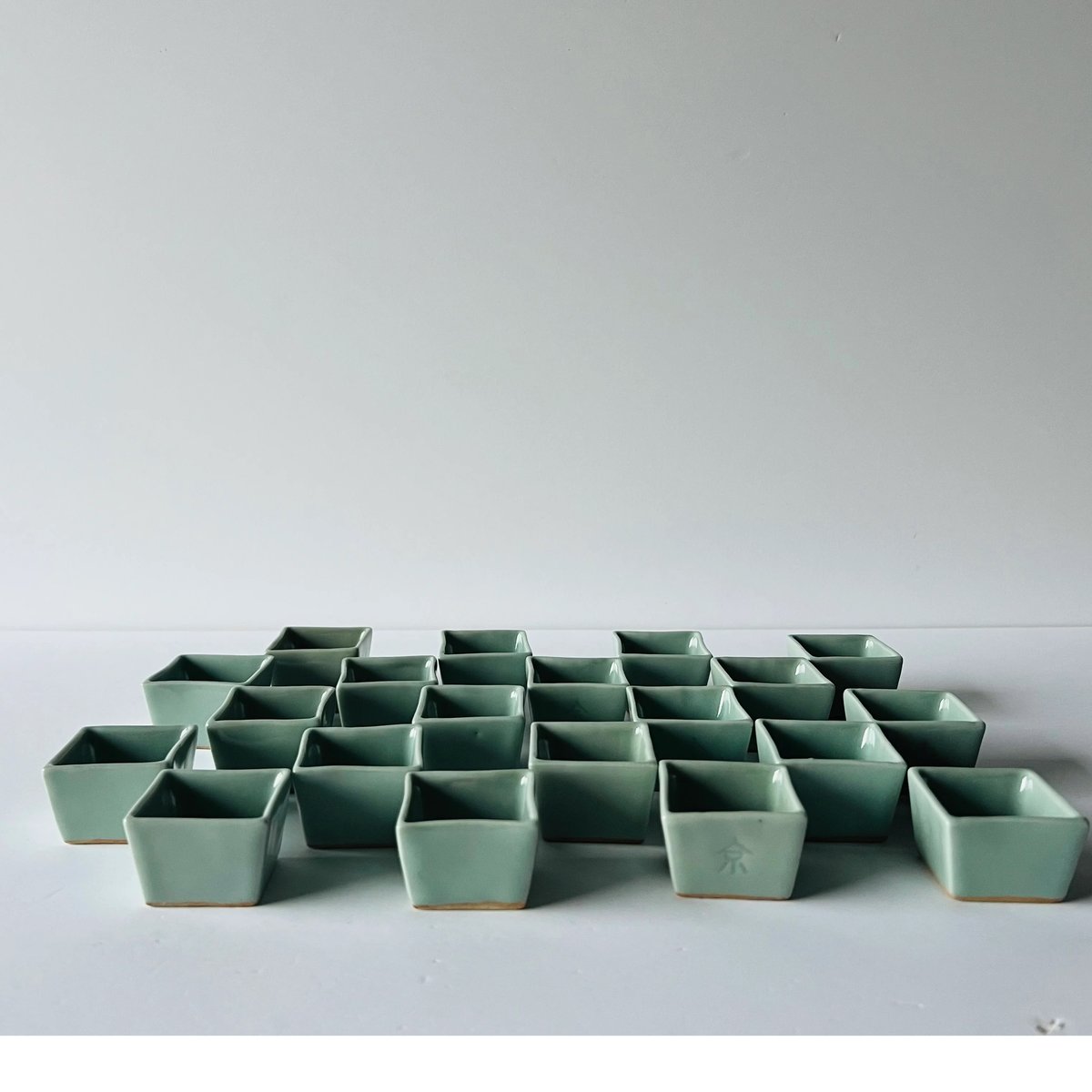 専用　二代　諏訪蘇山　飛青磁花入　共箱　高さ約25㎝　東Y7-0905②タニコ d164o5.jpg